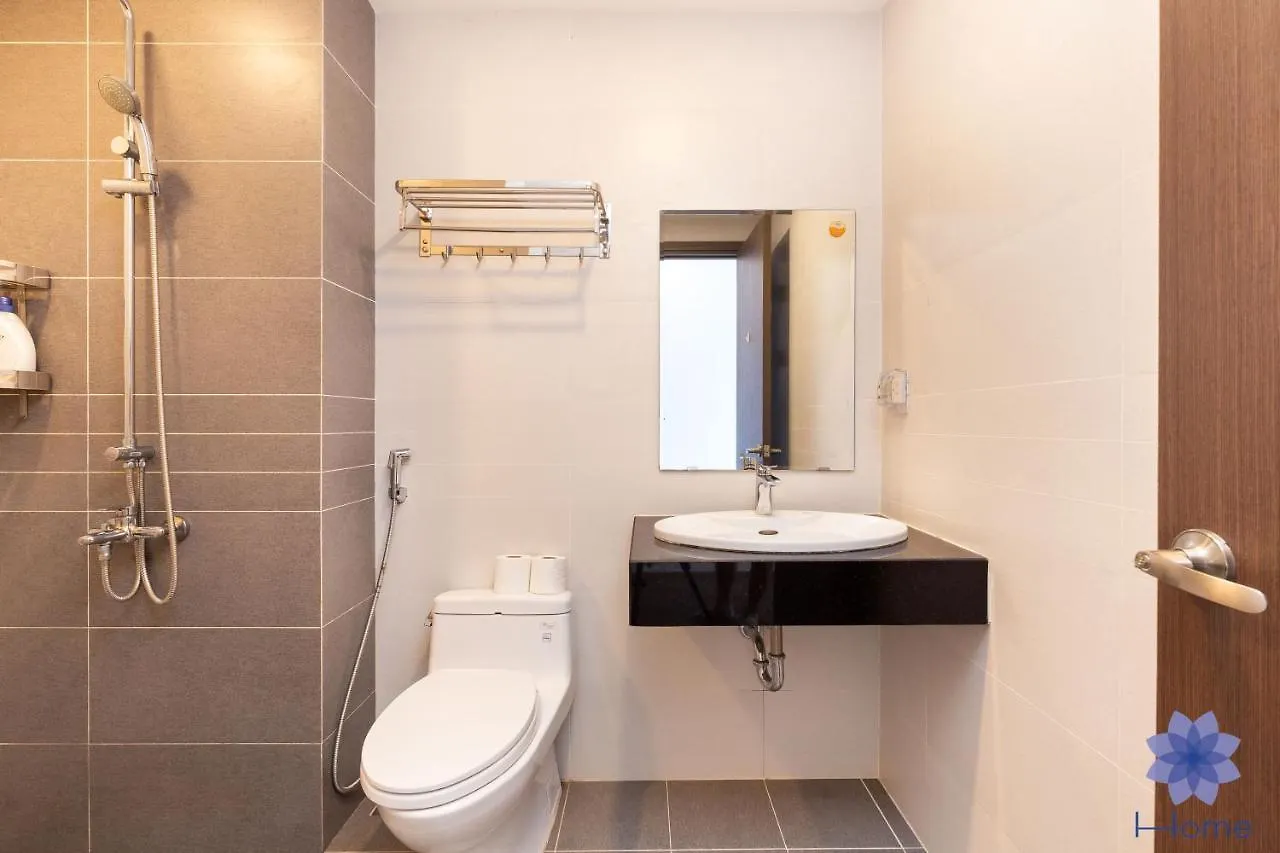 Apartment For Rent Near Airport. W/Free Gym & Pool Ho Chi Minh City