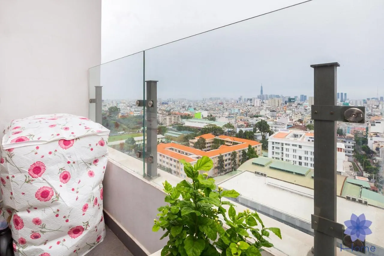Apartment For Rent Near Airport. W/Free Gym & Pool Ho Chi Minh City 0*,